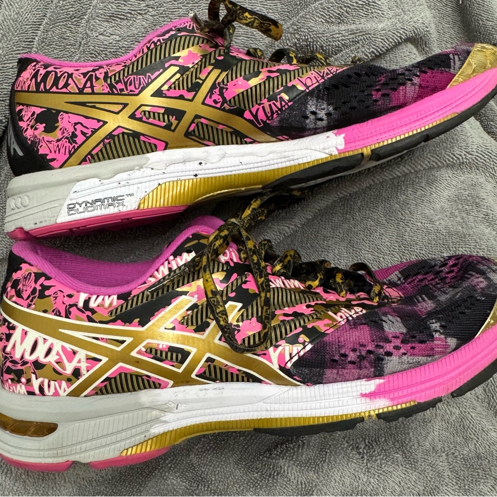 ASICS Gel-Noosa Tri 10 Childhood Cancer Awareness Women's Size 9